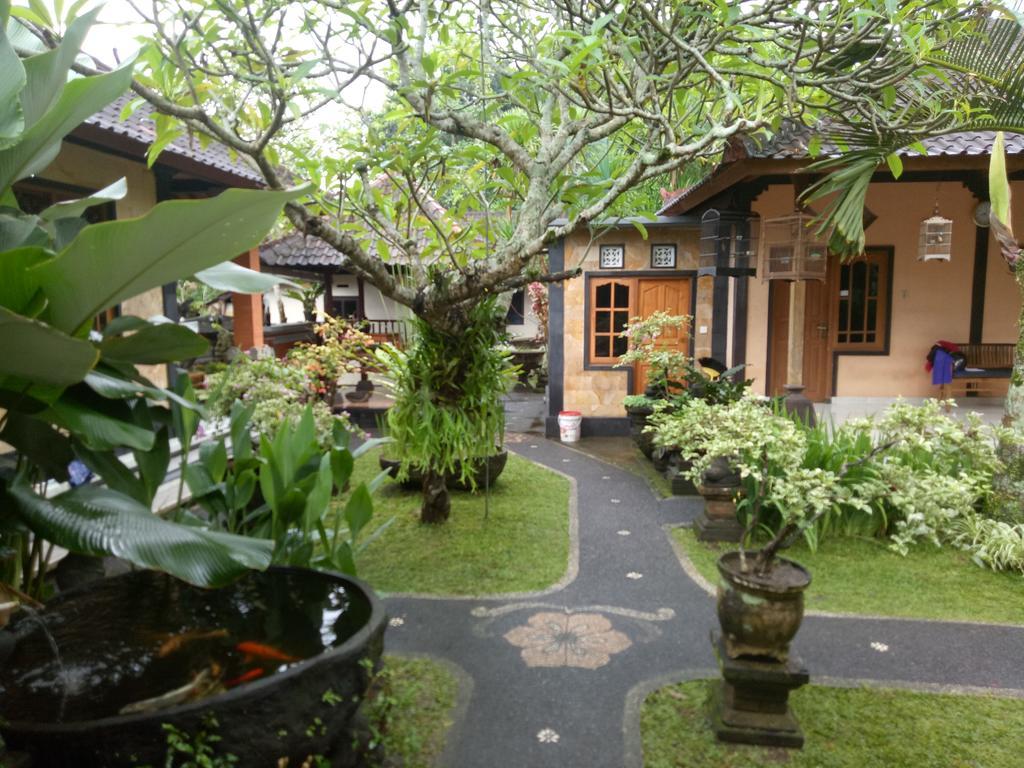 Suryadina Guest House Убуд Екстериор снимка